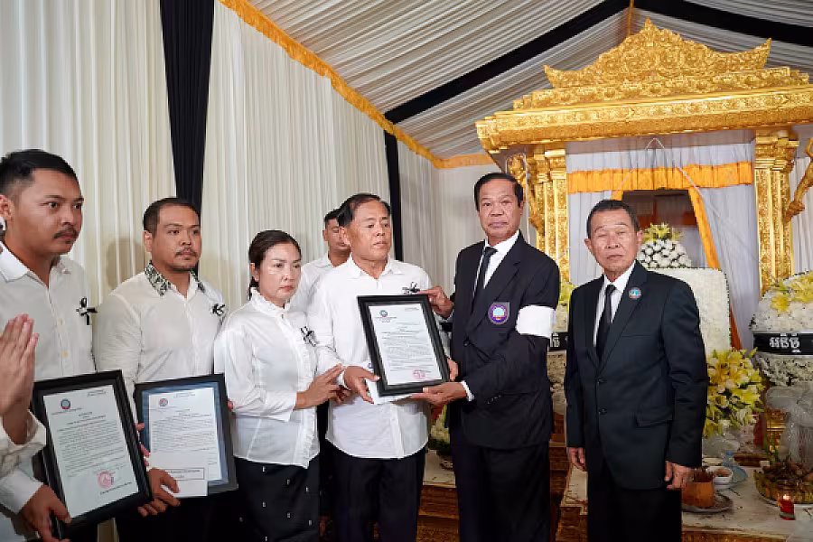 ឯកឧត្តម គន់ គីម អញ្ជើញដឹកនាំគណៈប្រតិភូ គោរពវិញ្ញាណក្ខន្ធសពម្តាយបង្កើត ឯកឧត្តម ឧត្តមសេនីយ៍ឯក អ៊ុក ឃ្នួច - Image 10