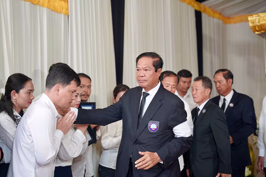 ឯកឧត្តម គន់ គីម អញ្ជើញដឹកនាំគណៈប្រតិភូ គោរពវិញ្ញាណក្ខន្ធសពម្តាយបង្កើត ឯកឧត្តម ឧត្តមសេនីយ៍ឯក អ៊ុក ឃ្នួច - Image 15