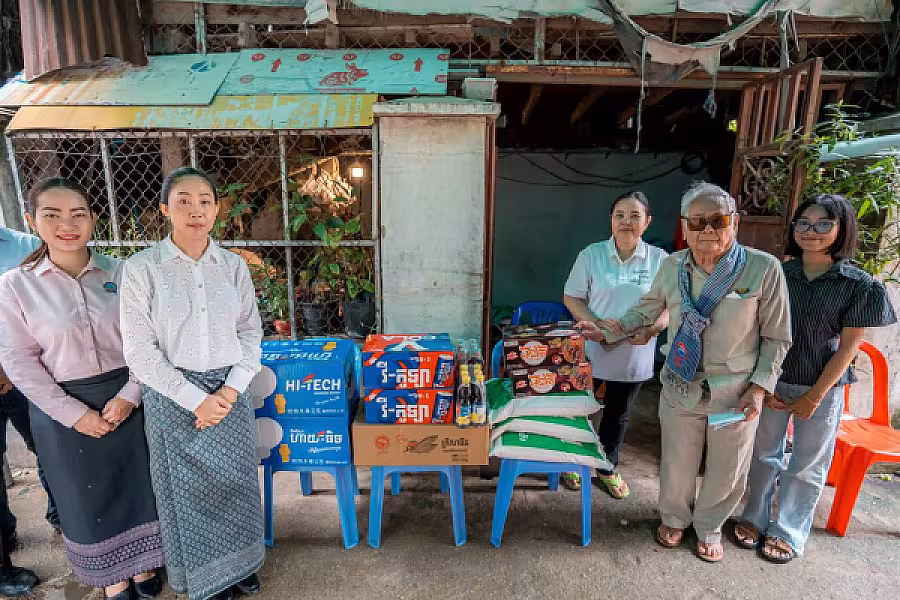 លោកជំទាវ ទុយ សិរីរតនៈ អញ្ជើញចុះសួរសុខទុក្ខ និងនាំយកអំណោយជូន និវត្តជនអតីតមន្ត្រីរាជការបម្រើការងារនៅក្រសួងព័ត៌មាន - Image 7