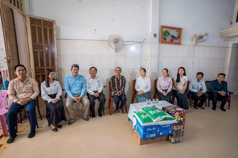 លោកជំទាវ ទុយ សិរីរតនៈ អញ្ជើញចុះសួរសុខទុក្ខ និងនាំយកអំណោយជូន និវត្តជនអតីតមន្ត្រីរាជការបម្រើការងារនៅក្រសួងព័ត៌មាន - Image 19