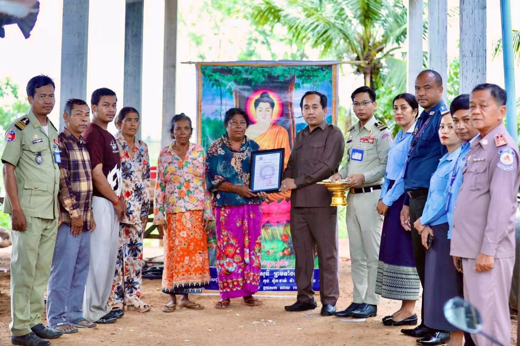 អ.ន.ក. ខេត្តកំពង់ស្ពឺ នាំយកថវិកាបេឡាមរណសង្គ្រោះជូនគ្រួសារសពចំនួន ៨គ្រួសារ