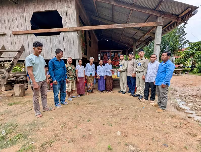 អ.ន.ក. ខេត្តកំពង់ស្ពឺ នាំយកថវិកាបេឡាមរណសង្គ្រោះជូនគ្រួសារសពចំនួន ៨គ្រួសារ - Image 3