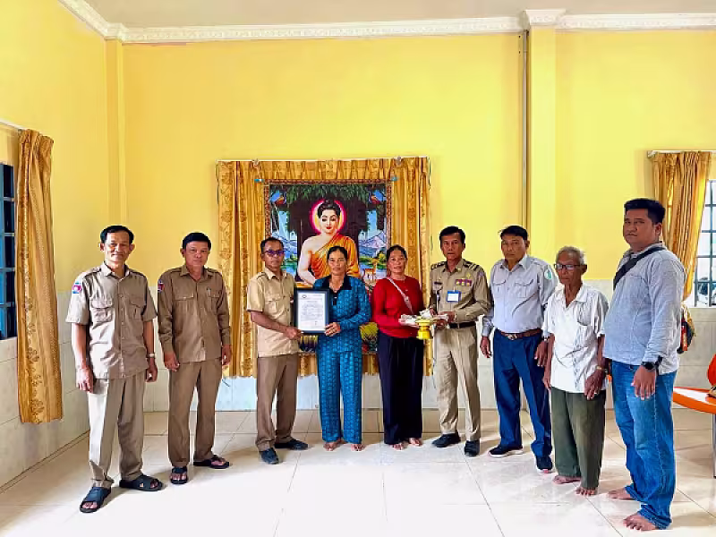 អ.ន.ក. ខេត្តកំពង់ស្ពឺ នាំយកថវិកាបេឡាមរណសង្គ្រោះជូនគ្រួសារសពចំនួន ៨គ្រួសារ - Image 4