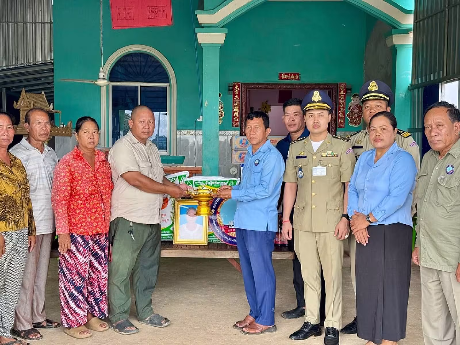 អ.ន.ក.ស្រុកពញាឮ នាំយកថវិកាបេឡាមរណសង្គ្រោះប្រគល់ជូនសពសមាជិក