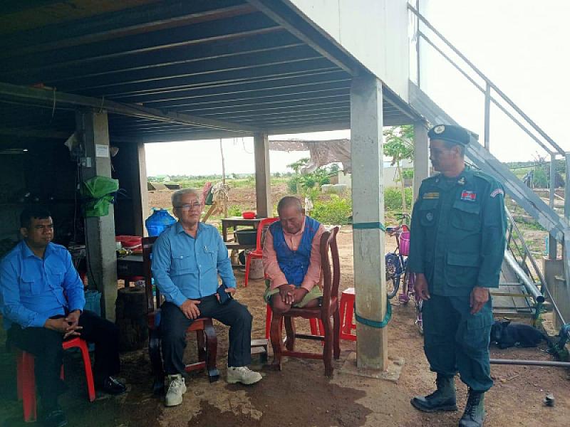 អភិបាលរងខេត្តបាត់ដំបង ចុះពិនិត្យស្ថានភាពរស់នៅរបស់អតីតយុទ្ធជន និងកន្លែងចែកអំណោយ - Image 5