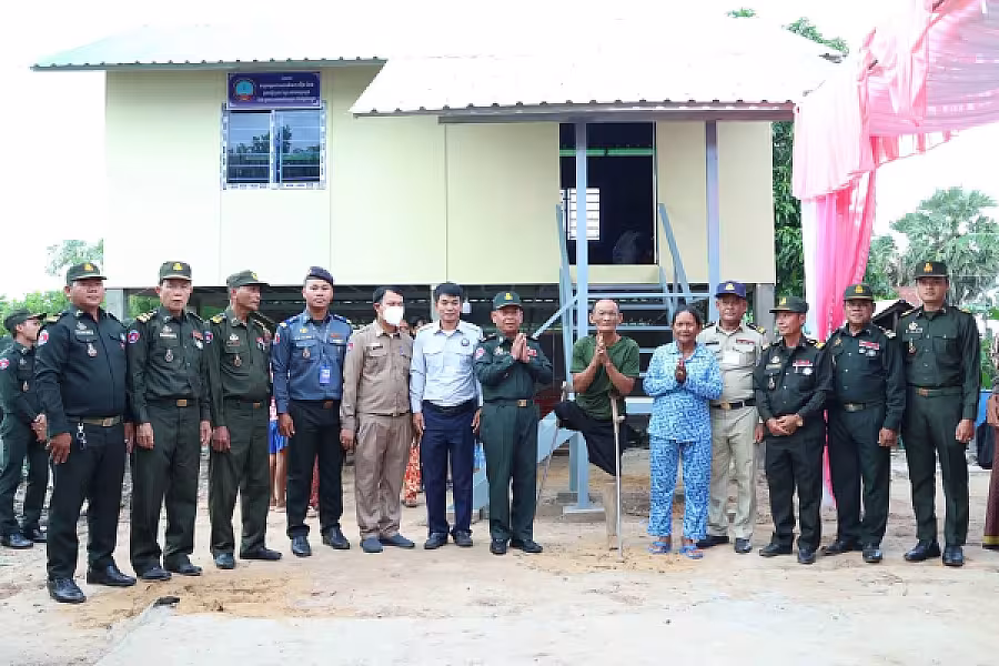 អ.ន.ក. ខេត្តកំពង់ធំ ប្រគល់ផ្ទះថ្មីអំណោយដ៏ថ្លៃថ្លាសម្តេចតេជោ ហ៊ុន សែន ជូនអតីតយុទ្ធជនពិការ - Image 2