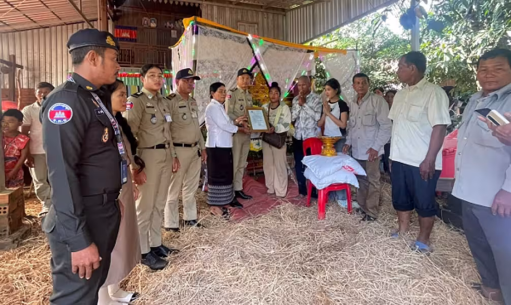 អ.ន.ក. ស្រុកសង្កែ នាំយកថវិកាមរណសង្គ្រោះជូនគ្រួសារសពសមាជិក