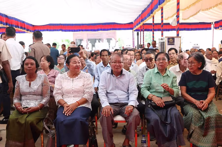 ឯកឧត្តម ហ៊ុន ម៉ានី អញ្ជើញជួបសំណេះសំណាលជាមួយនិវត្តជនចំនួនប្រមាណ ២ពាន់នាក់ ក្នុងខេត្តកំពង់ស្ពឺ - Image 7
