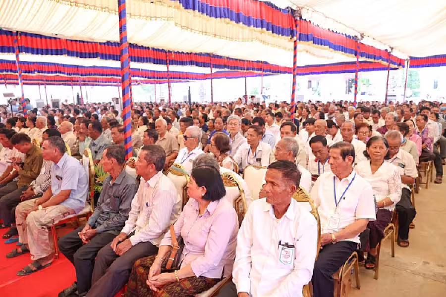 ឯកឧត្តម ហ៊ុន ម៉ានី អញ្ជើញជួបសំណេះសំណាលជាមួយនិវត្តជនចំនួនប្រមាណ ២ពាន់នាក់ ក្នុងខេត្តកំពង់ស្ពឺ - Image 12