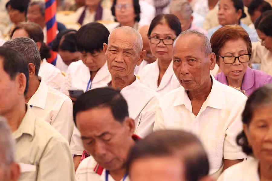 ឯកឧត្តម ហ៊ុន ម៉ានី អញ្ជើញជួបសំណេះសំណាលជាមួយនិវត្តជនចំនួនប្រមាណ ២ពាន់នាក់ ក្នុងខេត្តកំពង់ស្ពឺ - Image 14