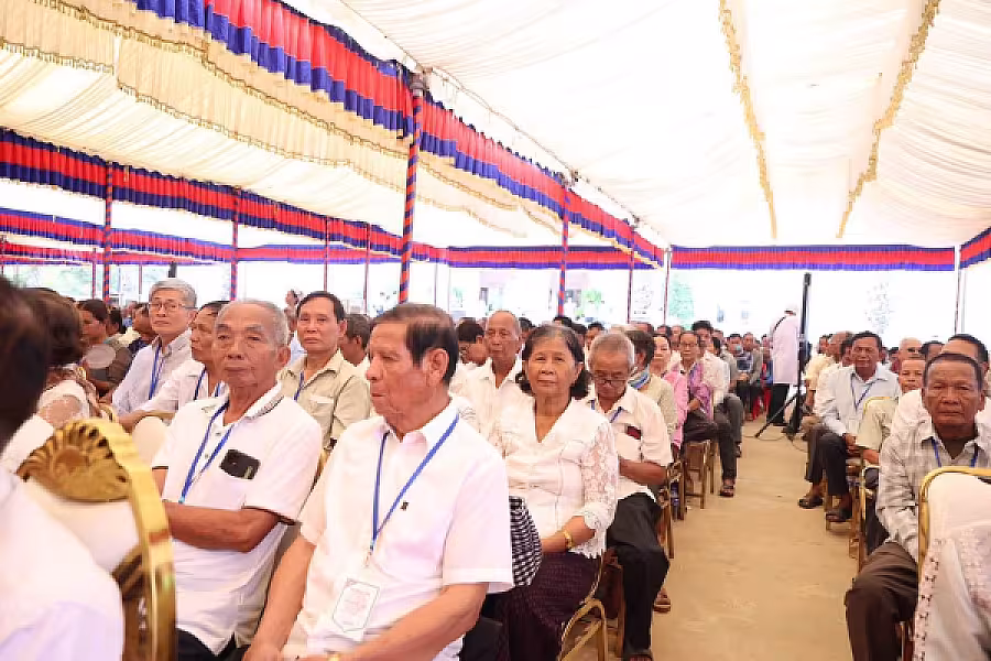 ឯកឧត្តម ហ៊ុន ម៉ានី អញ្ជើញជួបសំណេះសំណាលជាមួយនិវត្តជនចំនួនប្រមាណ ២ពាន់នាក់ ក្នុងខេត្តកំពង់ស្ពឺ - Image 16
