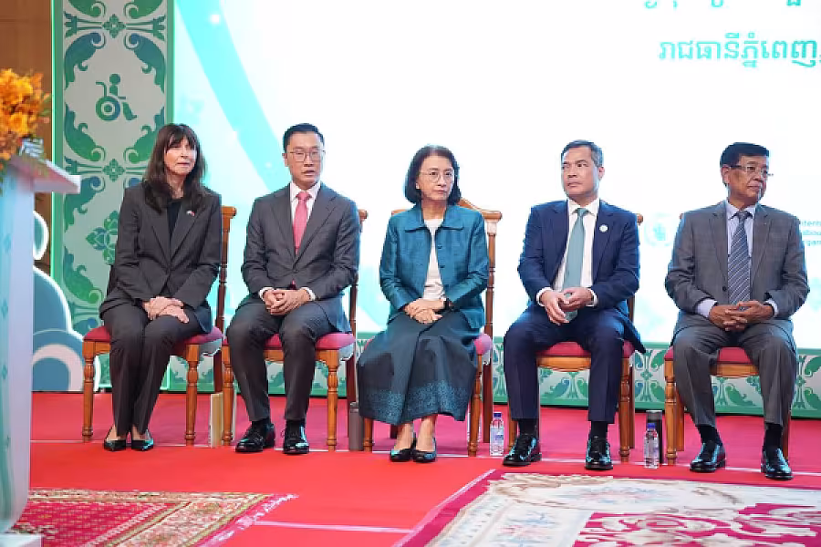 ឯកឧត្តម អូន ព័ន្ធមុនីរ័ត្ន អញ្ជើញដាក់ដំណើរការផែនការប្រតិបត្តិសម្រាប់អនុវត្តន៍គោលការណ៍ណែនាំក្របខណ្ឌកិច្ចគាំពារសង្គមឆ្លើយតបនឹងគ្រោះអាសន្នឆ្នាំ២០២៦-២០៣០ - Image 4