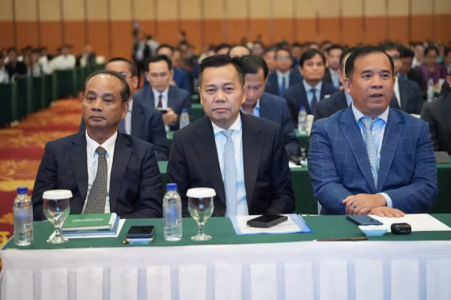 ឯកឧត្តម អូន ព័ន្ធមុនីរ័ត្ន អញ្ជើញដាក់ដំណើរការផែនការប្រតិបត្តិសម្រាប់អនុវត្តន៍គោលការណ៍ណែនាំក្របខណ្ឌកិច្ចគាំពារសង្គមឆ្លើយតបនឹងគ្រោះអាសន្នឆ្នាំ២០២៦-២០៣០ - Image 7