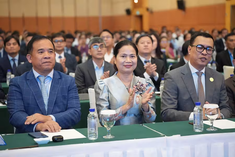 ឯកឧត្តម អូន ព័ន្ធមុនីរ័ត្ន អញ្ជើញដាក់ដំណើរការផែនការប្រតិបត្តិសម្រាប់អនុវត្តន៍គោលការណ៍ណែនាំក្របខណ្ឌកិច្ចគាំពារសង្គមឆ្លើយតបនឹងគ្រោះអាសន្នឆ្នាំ២០២៦-២០៣០ - Image 8