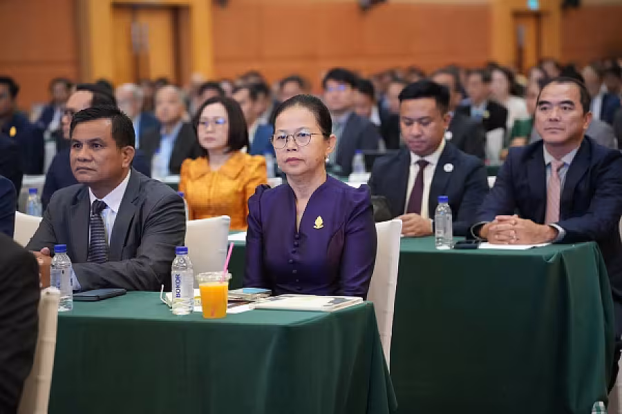 ឯកឧត្តម អូន ព័ន្ធមុនីរ័ត្ន អញ្ជើញដាក់ដំណើរការផែនការប្រតិបត្តិសម្រាប់អនុវត្តន៍គោលការណ៍ណែនាំក្របខណ្ឌកិច្ចគាំពារសង្គមឆ្លើយតបនឹងគ្រោះអាសន្នឆ្នាំ២០២៦-២០៣០ - Image 9