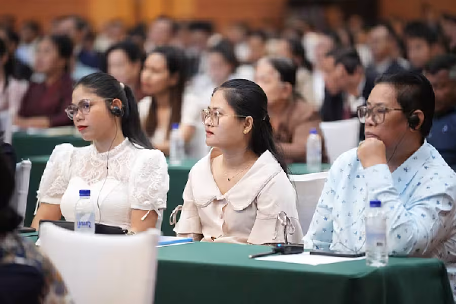 ឯកឧត្តម អូន ព័ន្ធមុនីរ័ត្ន អញ្ជើញដាក់ដំណើរការផែនការប្រតិបត្តិសម្រាប់អនុវត្តន៍គោលការណ៍ណែនាំក្របខណ្ឌកិច្ចគាំពារសង្គមឆ្លើយតបនឹងគ្រោះអាសន្នឆ្នាំ២០២៦-២០៣០ - Image 14