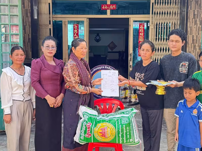 អ.ន.ក. ស្រុកអង្គស្នួលនាំយកថវិកាបេឡាមរណសង្គ្រោះជូនគ្រួសារសមាជិក - Image 2