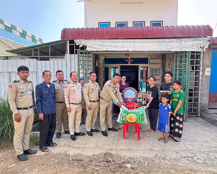 អ.ន.ក. ស្រុកអង្គស្នួលនាំយកថវិកាបេឡាមរណសង្គ្រោះជូនគ្រួសារសមាជិក - Image 3