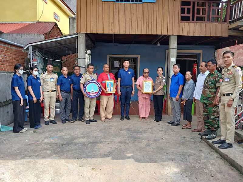 អ.ន.ក​. ខេត្តព្រៃវែង​ នាំយកថវិកាបេឡាមេរណសង្គ្រោះជូនគ្រួសារសពសមាជិកចំនួន ២គ្រួសារ - Image 3