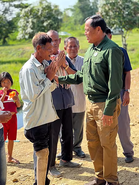 ឯកឧត្តម អ៊ុក ឃ្នួច អញ្ជើញប្រគល់ផ្ទះ ៣ខ្នង ជូនអតីតយុទ្ធជន និងនិវត្តជន ក្នុងខេត្តបាត់ដំបង - Image 4