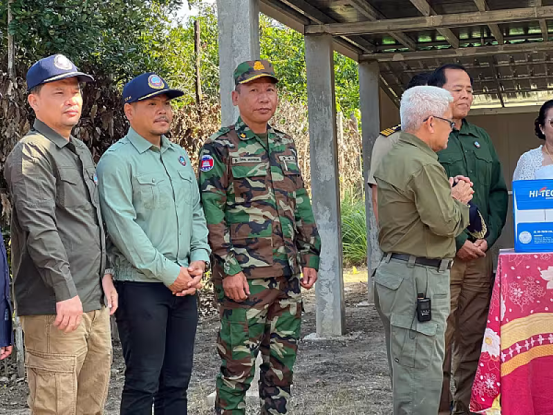 ឯកឧត្តម អ៊ុក ឃ្នួច អញ្ជើញប្រគល់ផ្ទះ ៣ខ្នង ជូនអតីតយុទ្ធជន និងនិវត្តជន ក្នុងខេត្តបាត់ដំបង - Image 6
