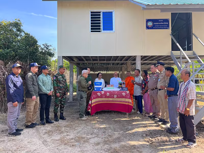 ឯកឧត្តម អ៊ុក ឃ្នួច អញ្ជើញប្រគល់ផ្ទះ ៣ខ្នង ជូនអតីតយុទ្ធជន និងនិវត្តជន ក្នុងខេត្តបាត់ដំបង - Image 7