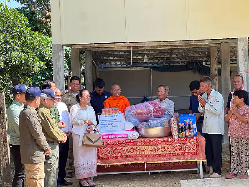 ឯកឧត្តម អ៊ុក ឃ្នួច អញ្ជើញប្រគល់ផ្ទះ ៣ខ្នង ជូនអតីតយុទ្ធជន និងនិវត្តជន ក្នុងខេត្តបាត់ដំបង - Image 14