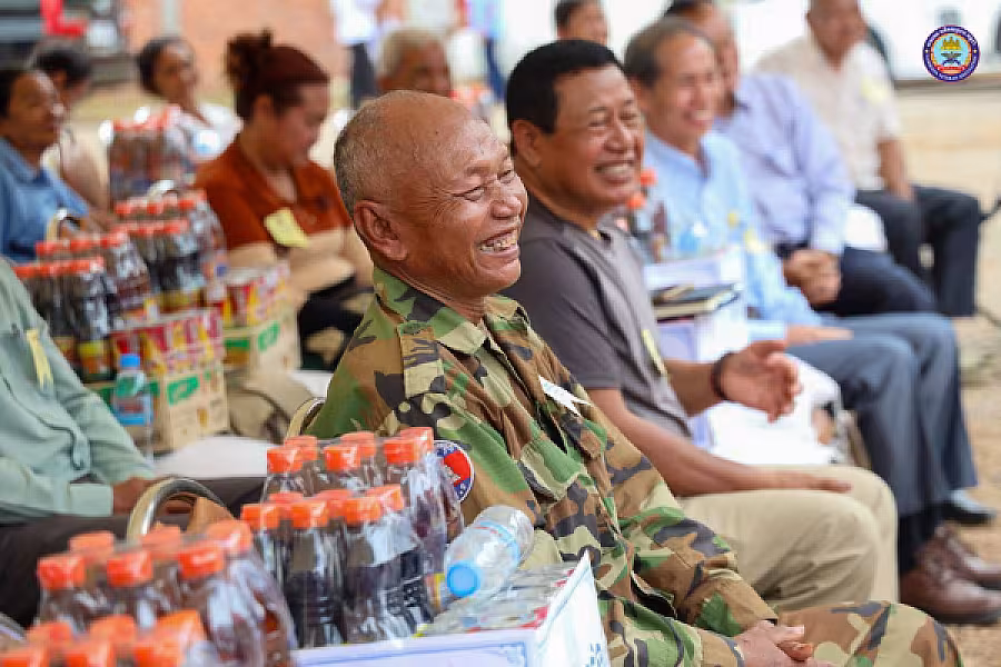 ឯកឧត្តមកិត្តិសង្គហបណ្ឌិត គន់ គីម បានអញ្ជើញក្នុងពិធីសម្ពោធទីស្នាក់ការសមាគមអតីតយុទ្ធជនខេត្តបាត់ដំបង ជាអំណោយដ៏ថ្លៃថ្លារបស់សម្តេចតេជោ ហ៊ុន សែន ប្រធានសមាគមអតីតយុទ្ធជនកម្ពុជា កសាងដោយអ្នកឧកញ៉ា ម៉ម វណ្ណឌី។  - Image 7