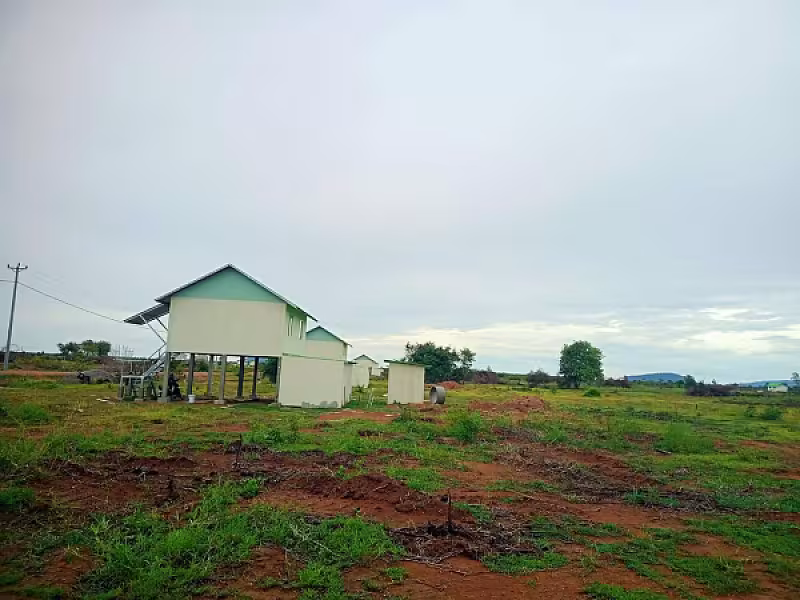 អភិបាលរងខេត្តបាត់ដំបង ចុះពិនិត្យស្ថានភាពរស់នៅរបស់អតីតយុទ្ធជន និងកន្លែងចែកអំណោយ - Image 7