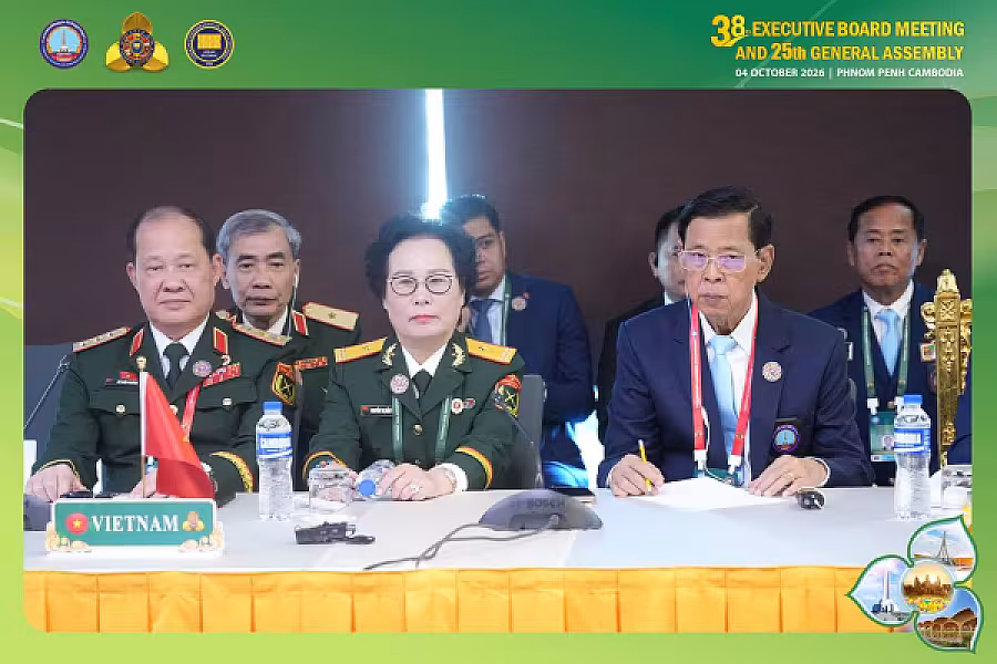 ឯកឧត្តម គន់ គីម ដឹកនាំ ប្រធាន និងប្រតិភូ VECONAC ចូលជួបសម្តែងការគួរសម និងពិភាក្សាការងារ ជាមួយ ឯកឧត្តមបណ្ឌិត កៅ គឹមហួន អគ្គលេខាធិការអាស៊ាន - Image 10