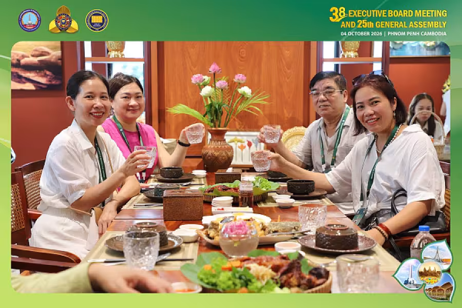 លោកជំទាវ គឹង ចាន់ឌី គន់ គីម អញ្ជើញដឹកនាំភរិយា-ស្វាមីប្រតិភូបណ្តាប្រទេសសមាជិក VECONAC ទស្សនកិច្ចព្រះបរមរាជវាំង និងសារមន្ទីរជាតិ - Image 3