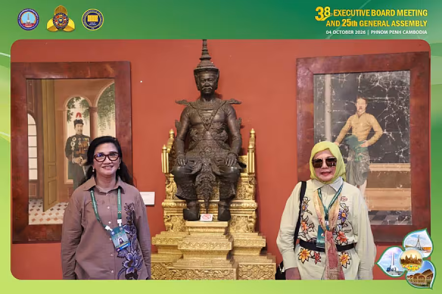 លោកជំទាវ គឹង ចាន់ឌី គន់ គីម អញ្ជើញដឹកនាំភរិយា-ស្វាមីប្រតិភូបណ្តាប្រទេសសមាជិក VECONAC ទស្សនកិច្ចព្រះបរមរាជវាំង និងសារមន្ទីរជាតិ - Image 6