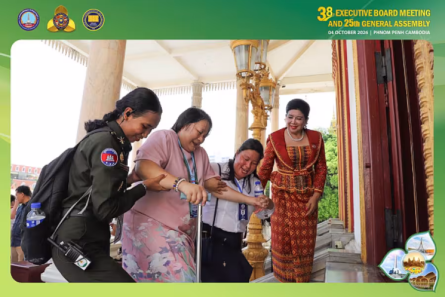 លោកជំទាវ គឹង ចាន់ឌី គន់ គីម អញ្ជើញដឹកនាំភរិយា-ស្វាមីប្រតិភូបណ្តាប្រទេសសមាជិក VECONAC ទស្សនកិច្ចព្រះបរមរាជវាំង និងសារមន្ទីរជាតិ - Image 20