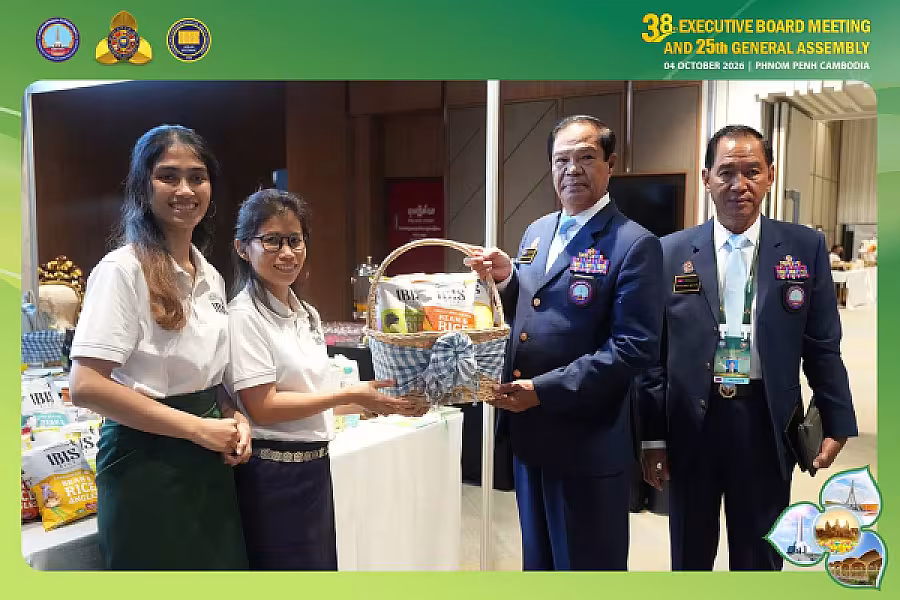 ឯកឧត្តម គន់ គីម អញ្ជើញដឹកនាំប្រតិភូ VECONAC ទស្សនាស្តង់ពិព័រណ៌ផលិតផលខ្មែរ - Image 6
