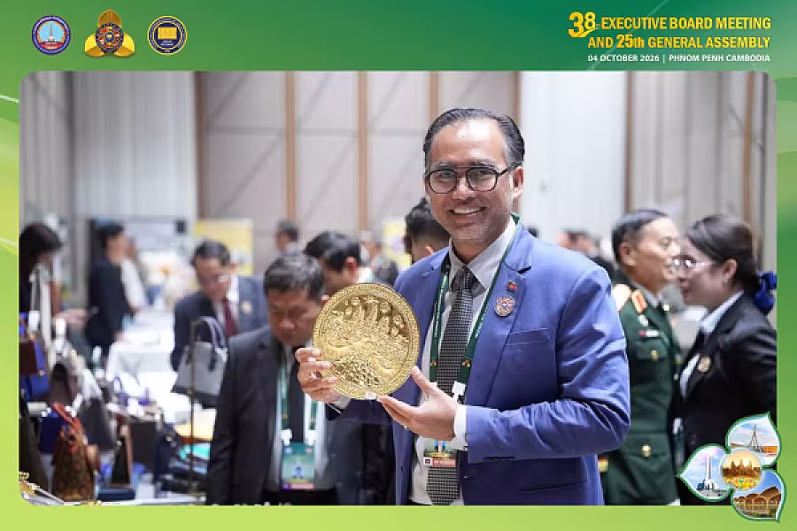 ឯកឧត្តម គន់ គីម អញ្ជើញដឹកនាំប្រតិភូ VECONAC ទស្សនាស្តង់ពិព័រណ៌ផលិតផលខ្មែរ - Image 8