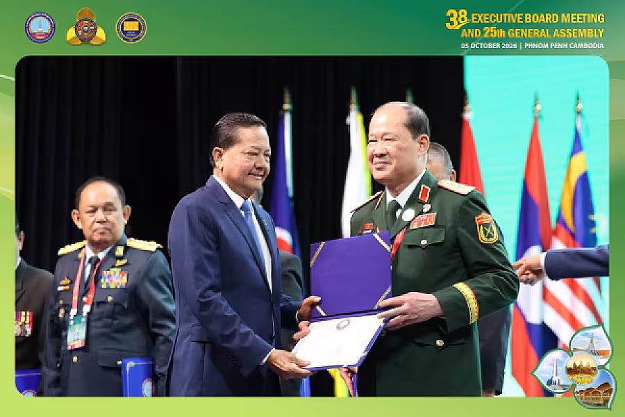 ឯកឧត្តមសន្តិបណ្ឌិត នេត សាវឿន អញ្ជើញបំពាក់មេដាយកិត្តិយស និង ប័ណ្ណសរសើរជូនប្រធាន VECONAC និងថ្នាក់ដឹកនាំសមាគមបណ្តាប្រទេសជាសមាជិក - Image 14