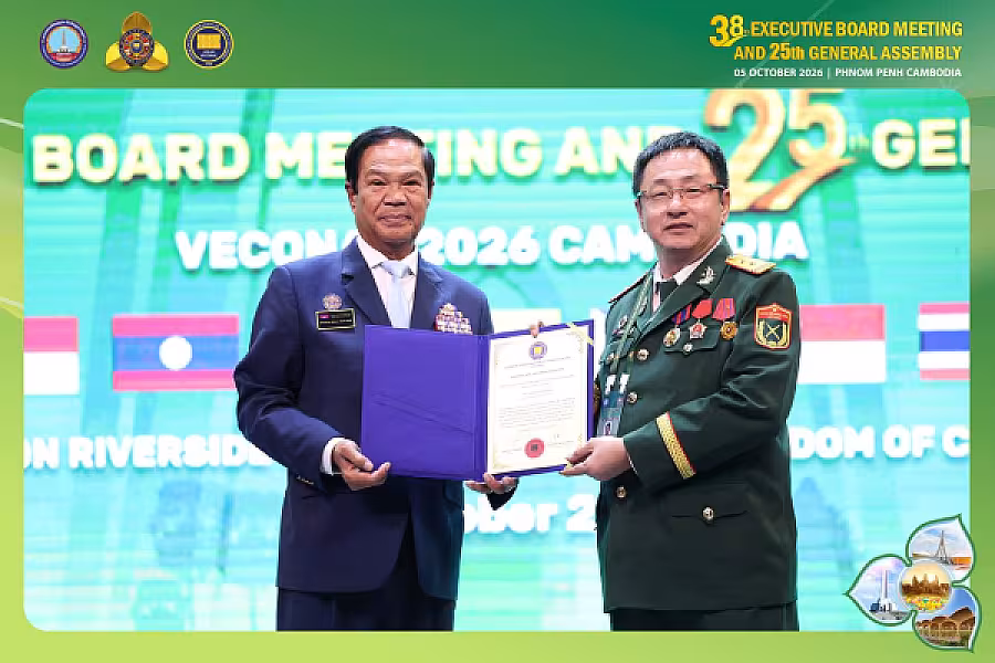 ឯកឧត្តមសន្តិបណ្ឌិត នេត សាវឿន អញ្ជើញបំពាក់មេដាយកិត្តិយស និង ប័ណ្ណសរសើរជូនប្រធាន VECONAC និងថ្នាក់ដឹកនាំសមាគមបណ្តាប្រទេសជាសមាជិក - Image 25
