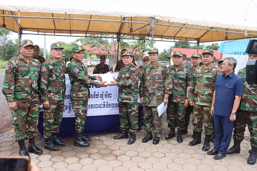 ឯកឧត្តម ឃឹម ប៊ុនសុង អញ្ជើញជួបសំណេះសំណាល និងនាំយកអំណោយជូនយោធិនពិការ ២៧០គ្រួសារ - Image 4