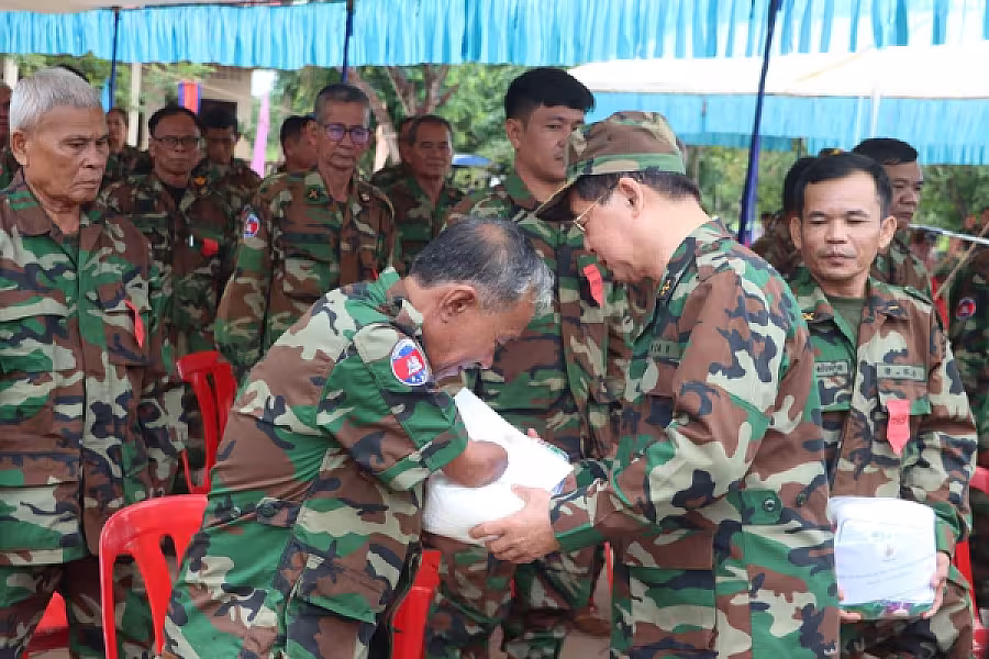ឯកឧត្តម ឃឹម ប៊ុនសុង អញ្ជើញជួបសំណេះសំណាល និងនាំយកអំណោយជូនយោធិនពិការ ២៧០គ្រួសារ - Image 7