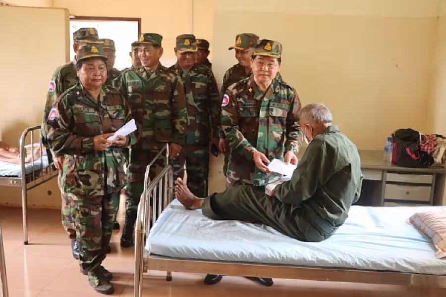 ឯកឧត្តម ឃឹម ប៊ុនសុង អញ្ជើញជួបសំណេះសំណាល និងនាំយកអំណោយជូនយោធិនពិការ ២៧០គ្រួសារ - Image 8