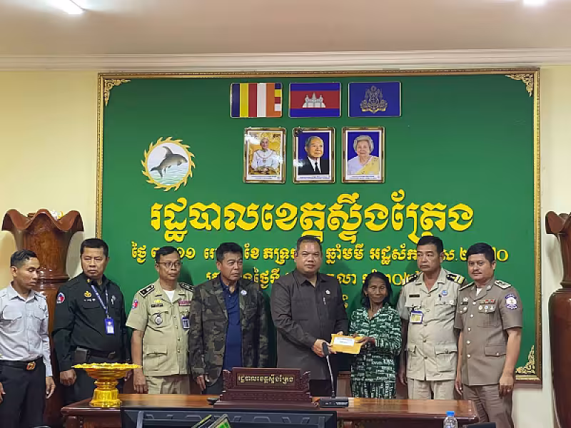 ឯកឧត្តម សរ សុពុត្រា អញ្ជើញប្រគល់ថវិការបបសន្តិសុខសង្គមជូនគ្រួសារសពអតីតយុទ្ធជន និងនិវត្តជន ៥គ្រួសារ - Image 5