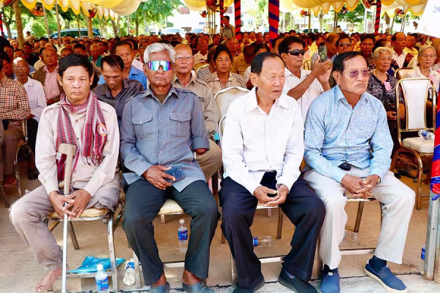 ឯកឧត្តម ជា វ៉ាន់ដេត អញ្ជើញចុះជួបសំណេះសំណាលជាមួយអតីតយុទ្ធជន និងនិវត្តជន ៩៥៧នាក់នៅខេត្តតាកែវ - Image 8