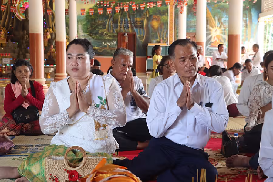 ថ្នាក់ដឹកនាំ និងមន្ត្រី មជ្ឈមណ្ឌលអភិវឌ្ឍន៍យោធិនពិការ ៣១៧គូលេនសៀមរាប កាន់បិណ្ឌវេនទី១៣ នៅវត្តព្រះខ័នសែនជ័យ - Image 3