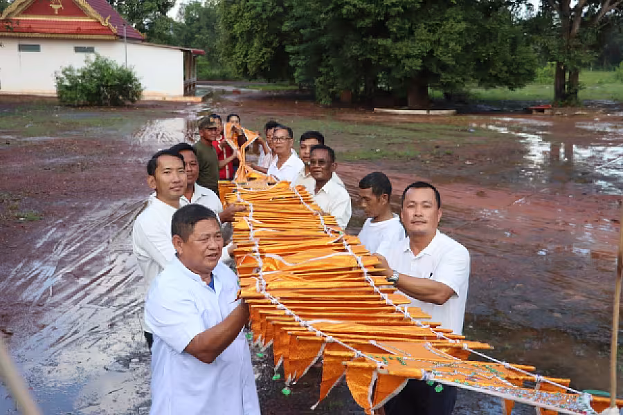 ថ្នាក់ដឹកនាំ និងមន្ត្រី មជ្ឈមណ្ឌលអភិវឌ្ឍន៍យោធិនពិការ ៣១៧គូលេនសៀមរាប កាន់បិណ្ឌវេនទី១៣ នៅវត្តព្រះខ័នសែនជ័យ - Image 5