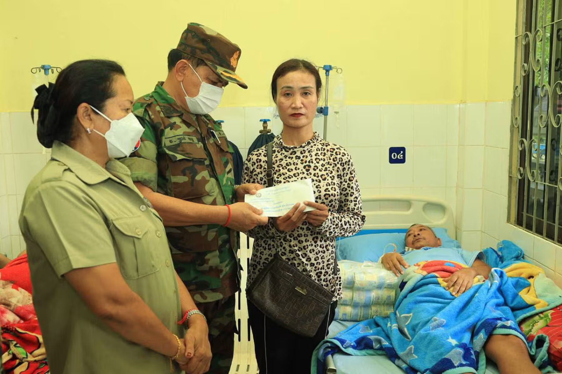 កោះកុង CVA ប្រគល់​ជំនួយ​ដល់​អតីតយុទ្ធជន​ដែល​មាន​ជំងឺ​ធ្ងន់ធ្ងរ ក្នុង​នាម​លោក ហ៊ុន ម៉ាណែត