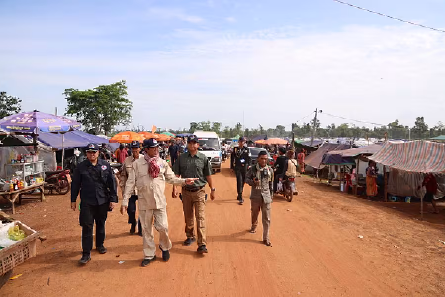 ឯកឧត្តមកិត្តិសង្គហបណ្ឌិត គន់ គីម អញ្ជើញចុះពិនិត្យការរៀបចំមណ្ឌលសុវត្ថិភាពនៅវត្តពោធិ៍៥០០០ដើម ក្នុងភូមិសាស្ត្រភូមិគូលែនត្បូង ឃុំគូលែនត្បូង ស្រុកគូលែន ខេត្តព្រះវិហារ - Image 4