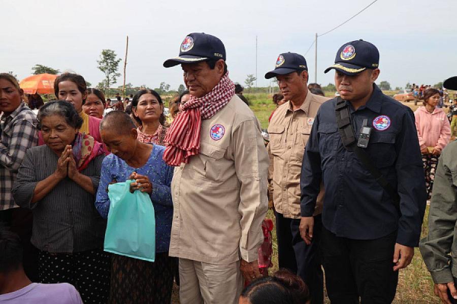 ឯកឧត្តមកិត្តិសង្គហបណ្ឌិត គន់ គីម អញ្ជើញចុះពិនិត្យការរៀបចំមណ្ឌលសុវត្ថិភាពនៅវត្តពោធិ៍៥០០០ដើម ក្នុងភូមិសាស្ត្រភូមិគូលែនត្បូង ឃុំគូលែនត្បូង ស្រុកគូលែន ខេត្តព្រះវិហារ - Image 8