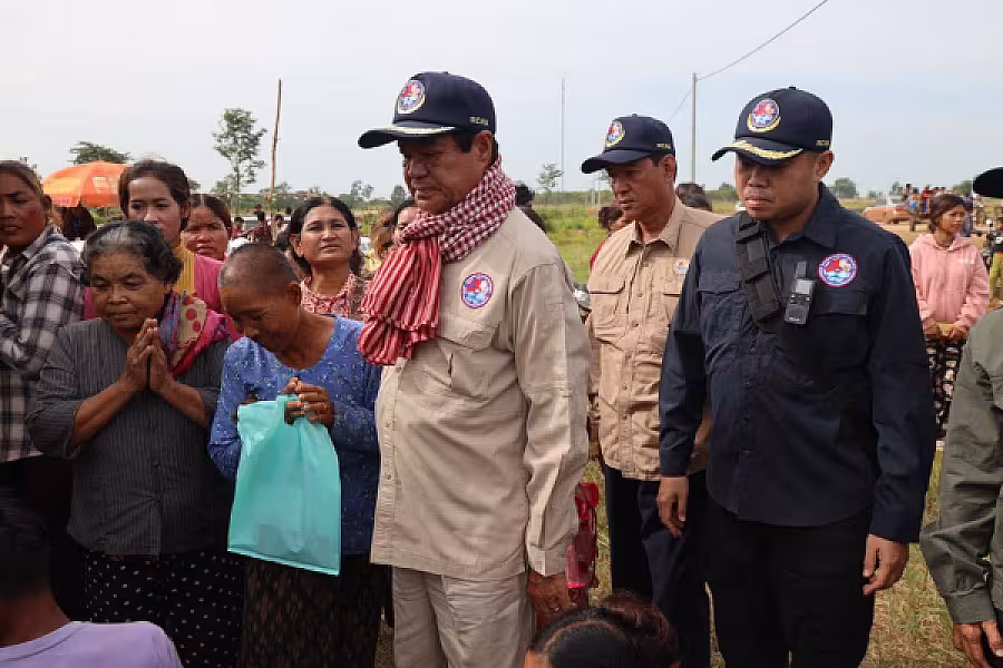 ឯកឧត្តមកិត្តិសង្គហបណ្ឌិត គន់ គីម អញ្ជើញចុះពិនិត្យការរៀបចំមណ្ឌលសុវត្ថិភាពនៅវត្តពោធិ៍៥០០០ដើម ក្នុងភូមិសាស្ត្រភូមិគូលែនត្បូង ឃុំគូលែនត្បូង ស្រុកគូលែន ខេត្តព្រះវិហារ - Image 8