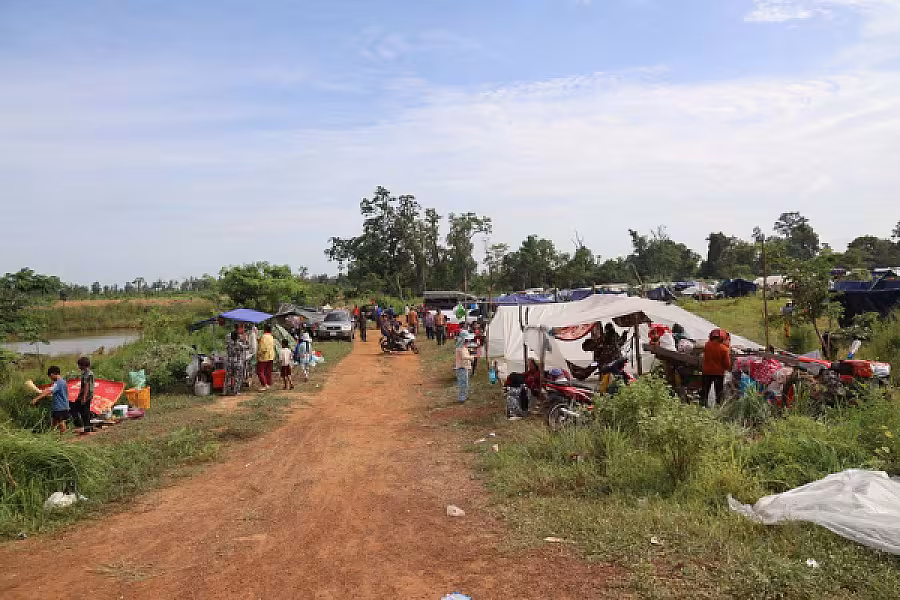 ឯកឧត្តមកិត្តិសង្គហបណ្ឌិត គន់ គីម អញ្ជើញចុះពិនិត្យការរៀបចំមណ្ឌលសុវត្ថិភាពនៅវត្តពោធិ៍៥០០០ដើម ក្នុងភូមិសាស្ត្រភូមិគូលែនត្បូង ឃុំគូលែនត្បូង ស្រុកគូលែន ខេត្តព្រះវិហារ - Image 9