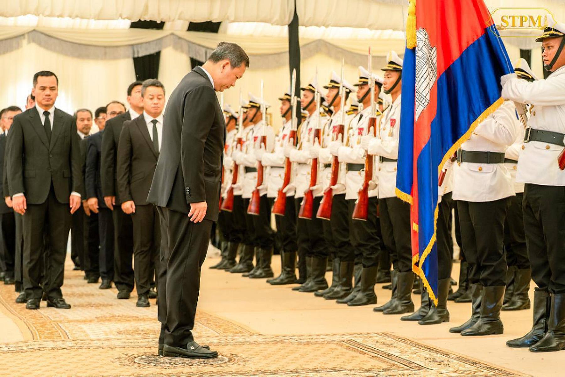 សម្ដេចធិបតី ហ៊ុន ម៉ាណែត បានអញ្ជើញចូលរួមគោរពវិញ្ញាណក្ខន្ធសព ឧត្តមសេនីយ៍ឯក ដួង សំនៀង ដែលបានពលីក្នុងជន្មាយុ៦៧ឆ្នាំ ក្នុងបុព្វហេតុការពារបូរណភាពទឹកដី